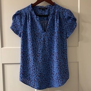 41 Hawthorn Blue Short-Sleeve V-Neck Blouse with Plum Leaf Print